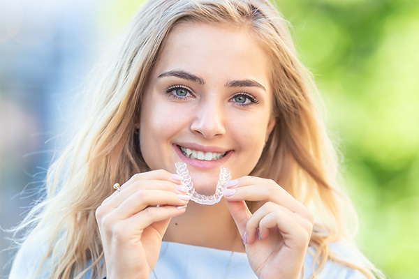 Molinare Dental Group | Dentures, Invisalign reg  and Teeth Whitening